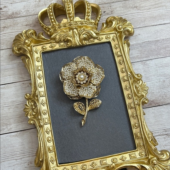 1950s vintage Oversized Coro flower brooch gold filigree petals with faux pearls - Picture 3 of 8